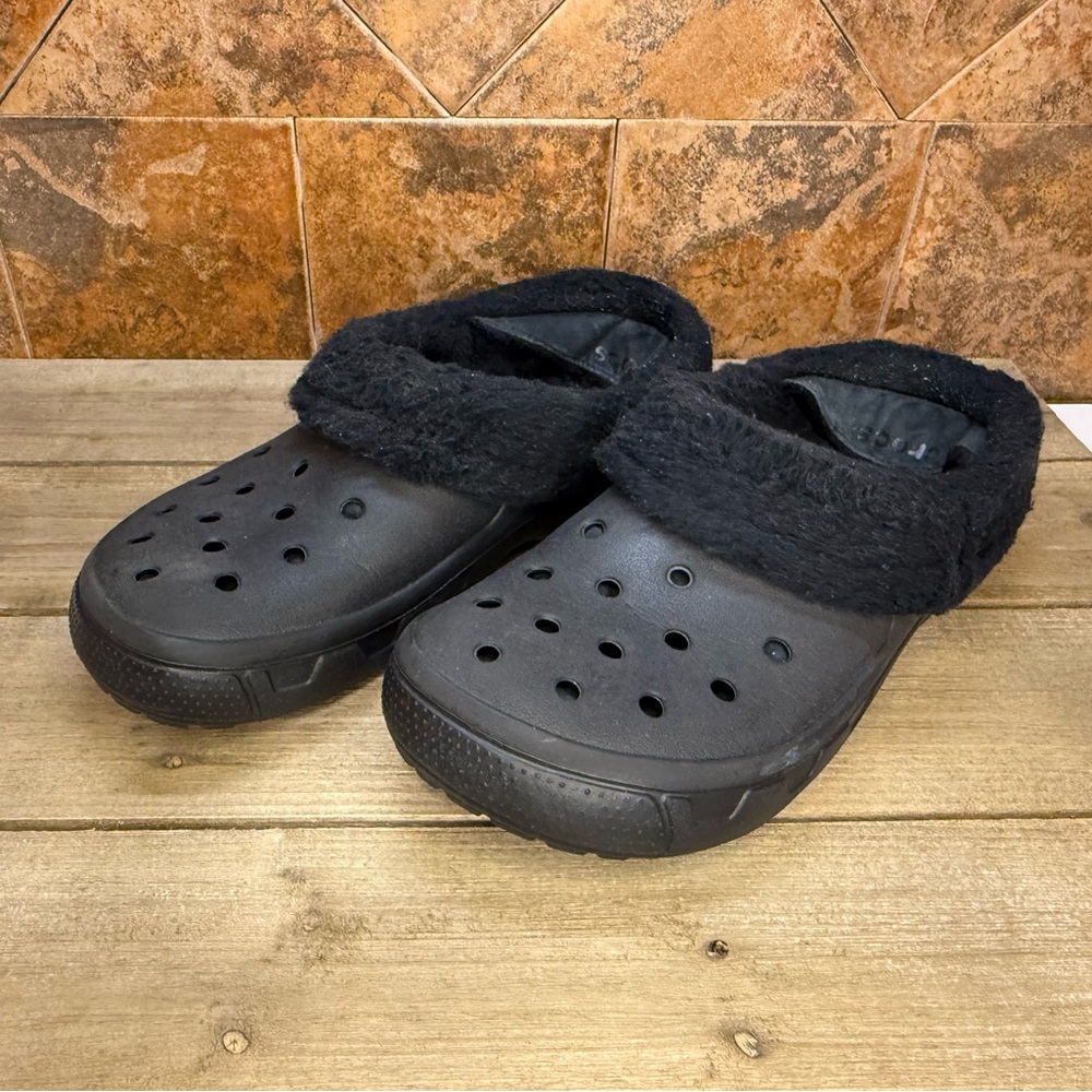 Fleece lined CROCS - Picture 2 of 5